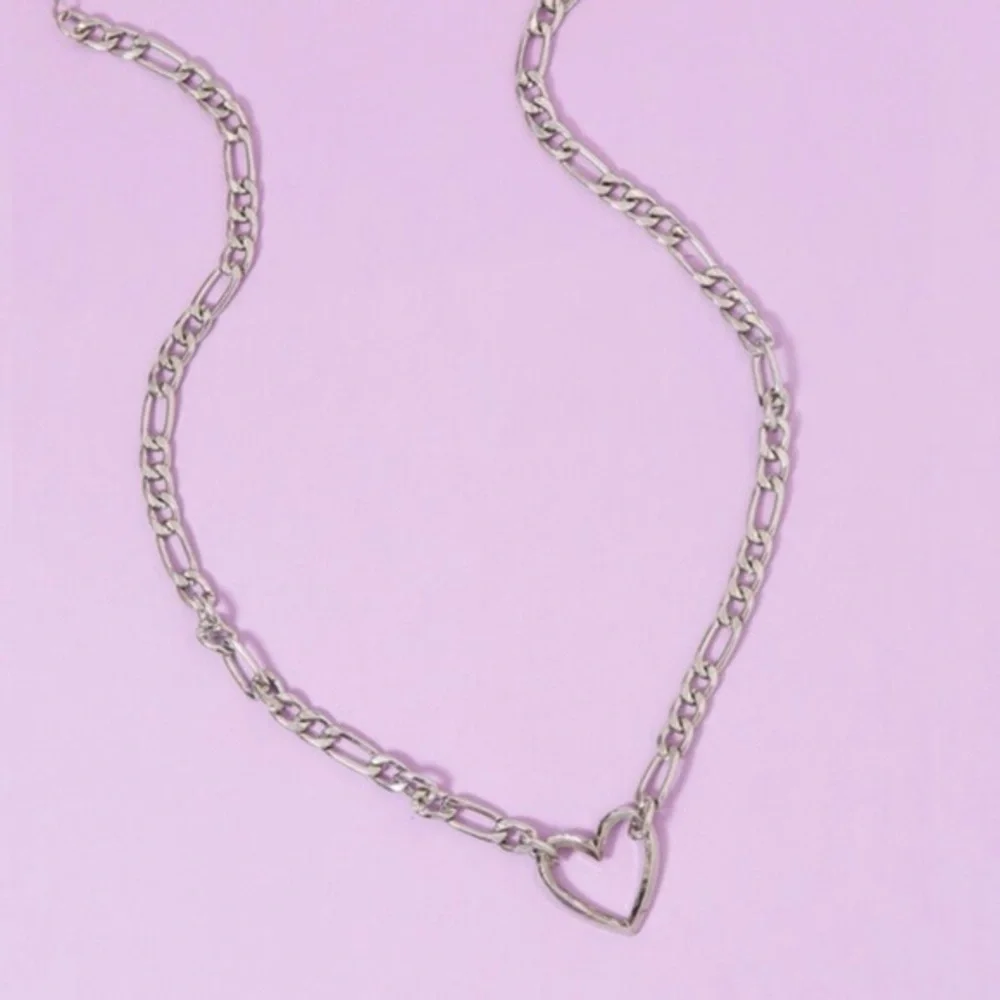 3/$30 🤍 Heart Chain Necklace